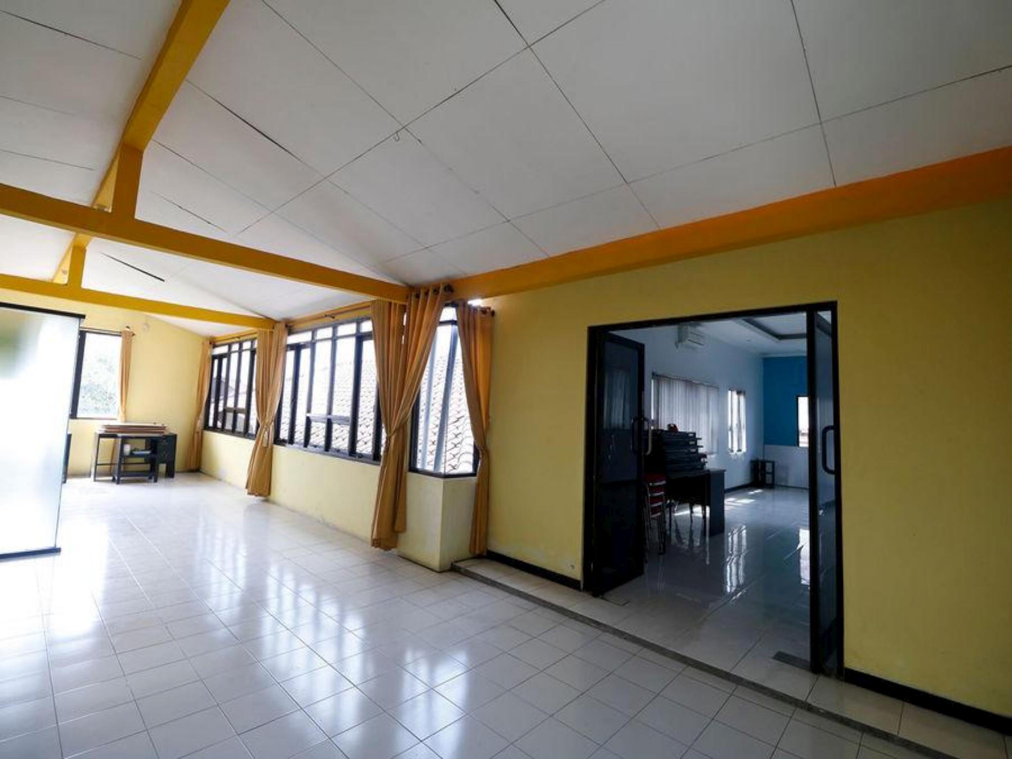 Reddoorz Plus Near Undip Tembalang Hotel Semarang Kültér fotó